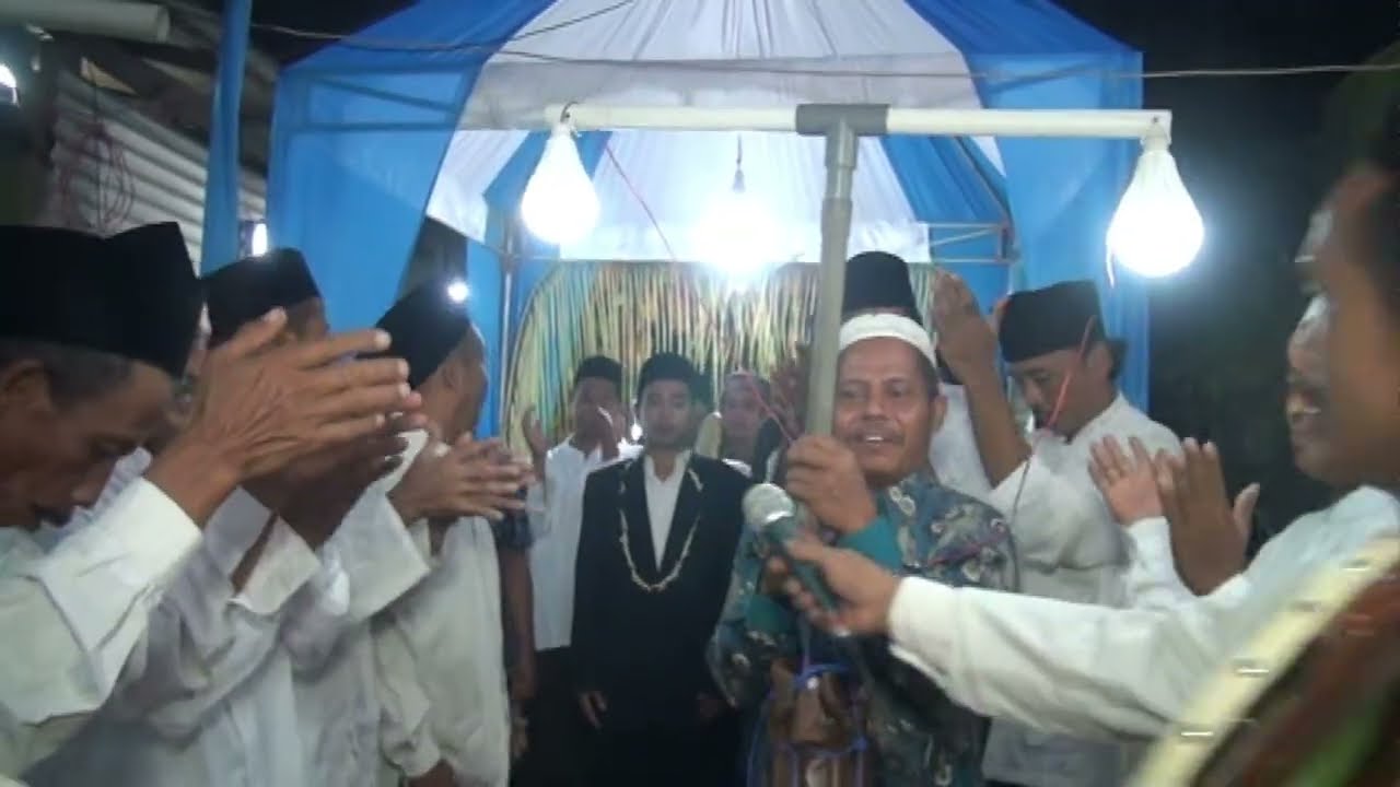 IRINGAN PENGANTIN DATANG DENGAN LANTUINAN SHOLAWAT HADRAH YANG MASIH BERTAHAN HIMGGA SAAT INI