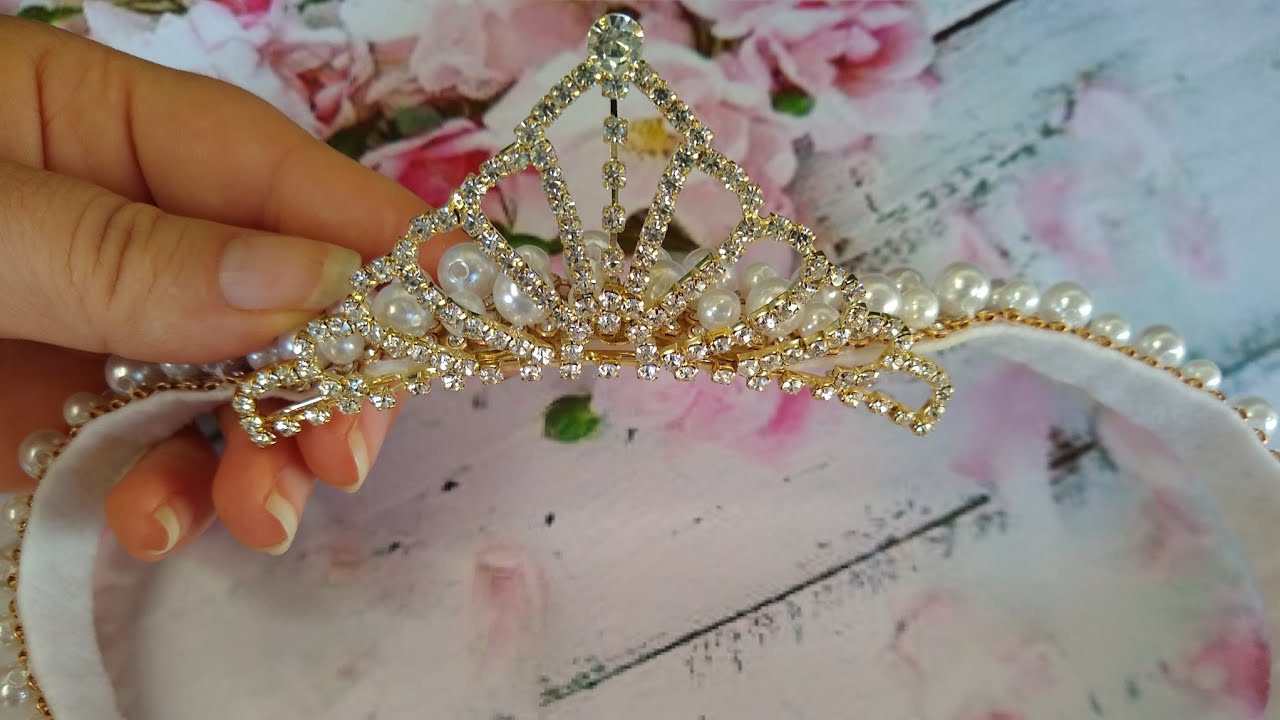 Faixa de luxo com pérolas e coroa de strass 👸