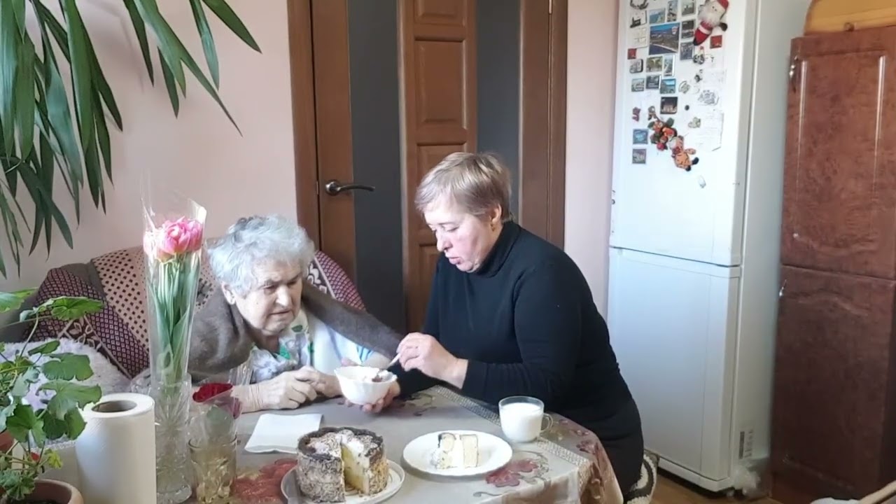 Поздравляю с праздником,  обед с тётей.