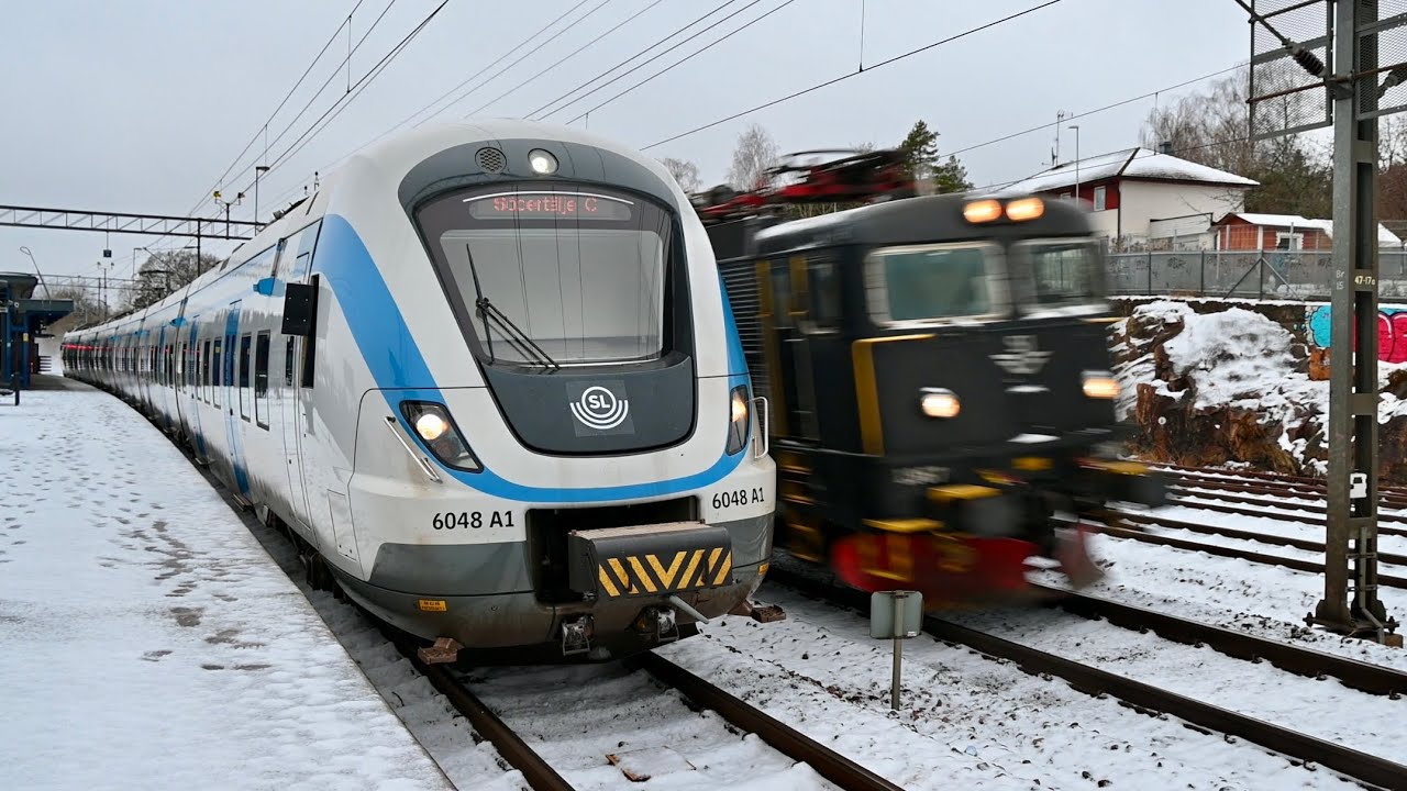 Trains at J&auml;rna station
