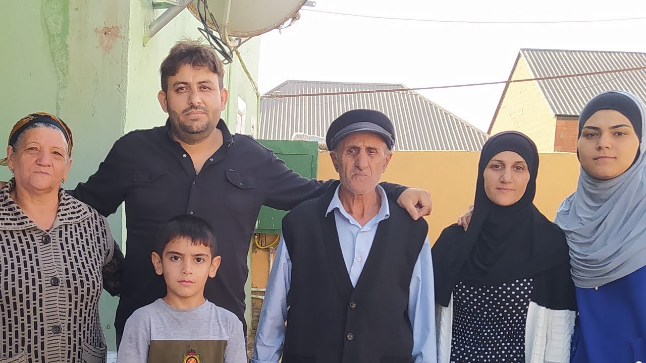 Bakı şəhəri Digah kəndi.Şəhid Vüsalın yarım qalan evi tikilir.İcra başcısı Abdin Müəllim evi tikdi