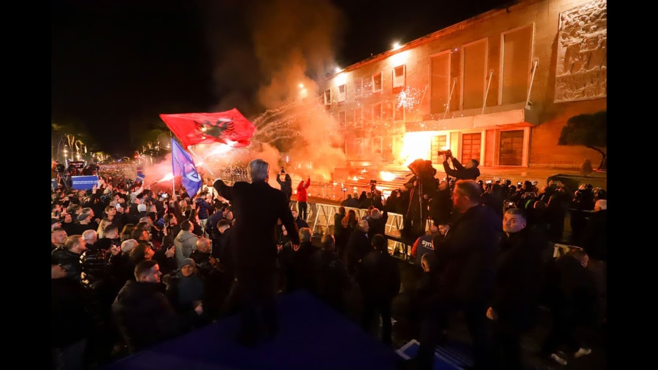 “Në kilometrin e fundit jemi më të fortë e të vendosur”, Berisha: Protesta e sotme madhështore