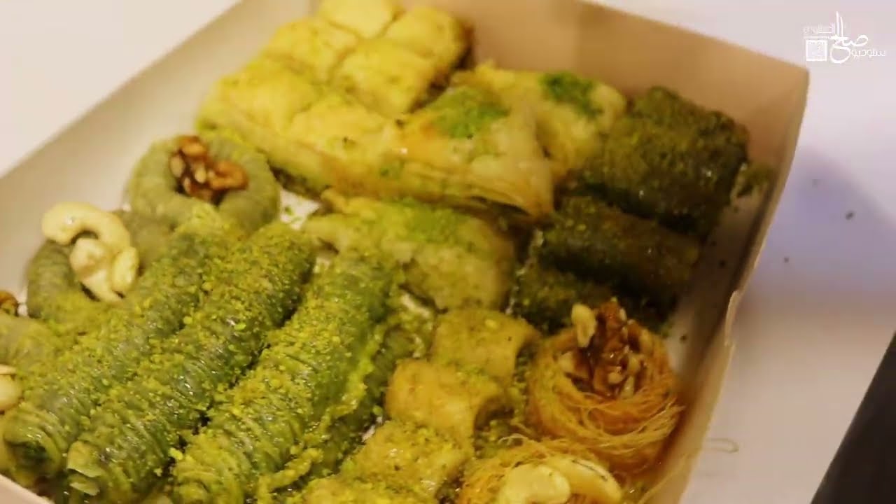 حلويات و بقلاوة الافندي في البوعيثة بالدهن الحر و الفستق الحلبي عدنا الطعم غير شكل