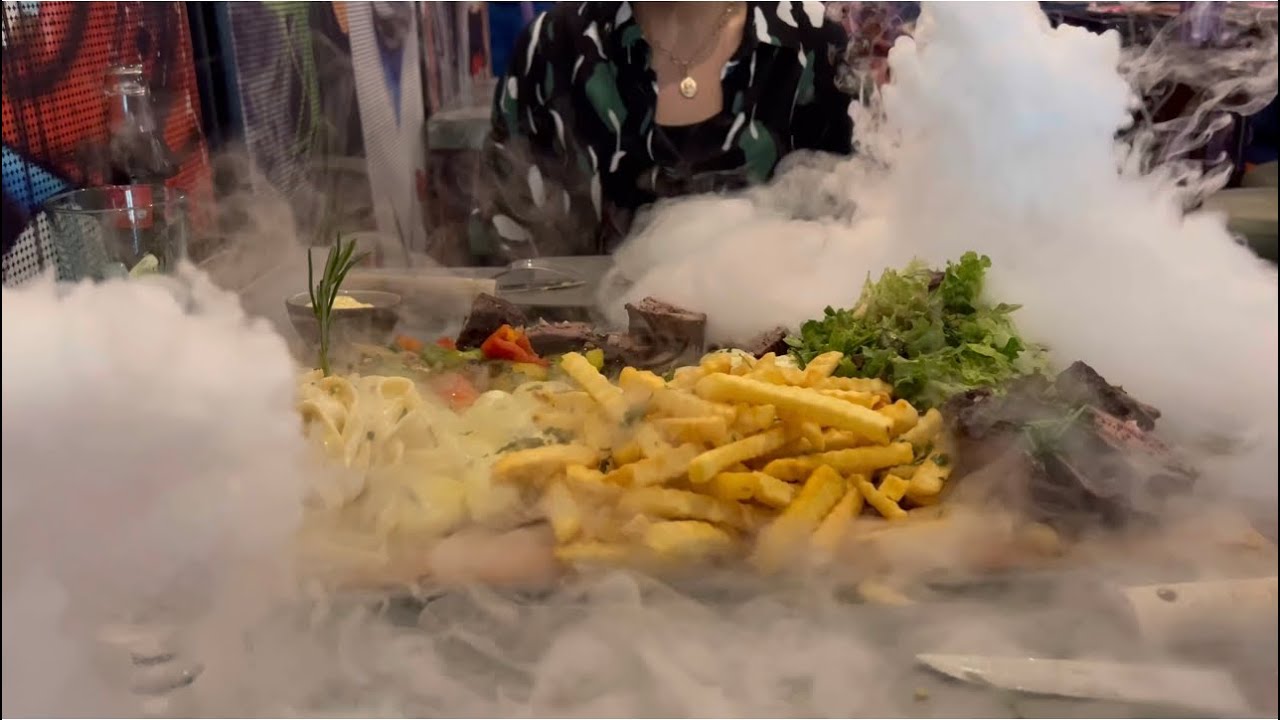 Unique restaurant concept in Frankfurt - Platz im Herzen - Steaks & Burger