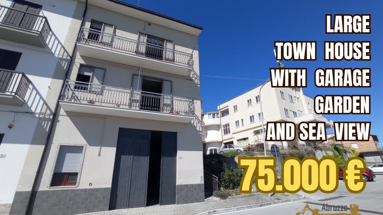 Large town house with garage and sea view. Tavenna