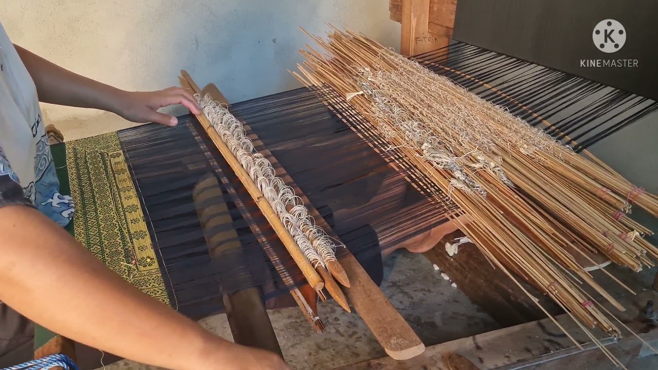 Proses tenun songket Palembang - Mardiah Songket