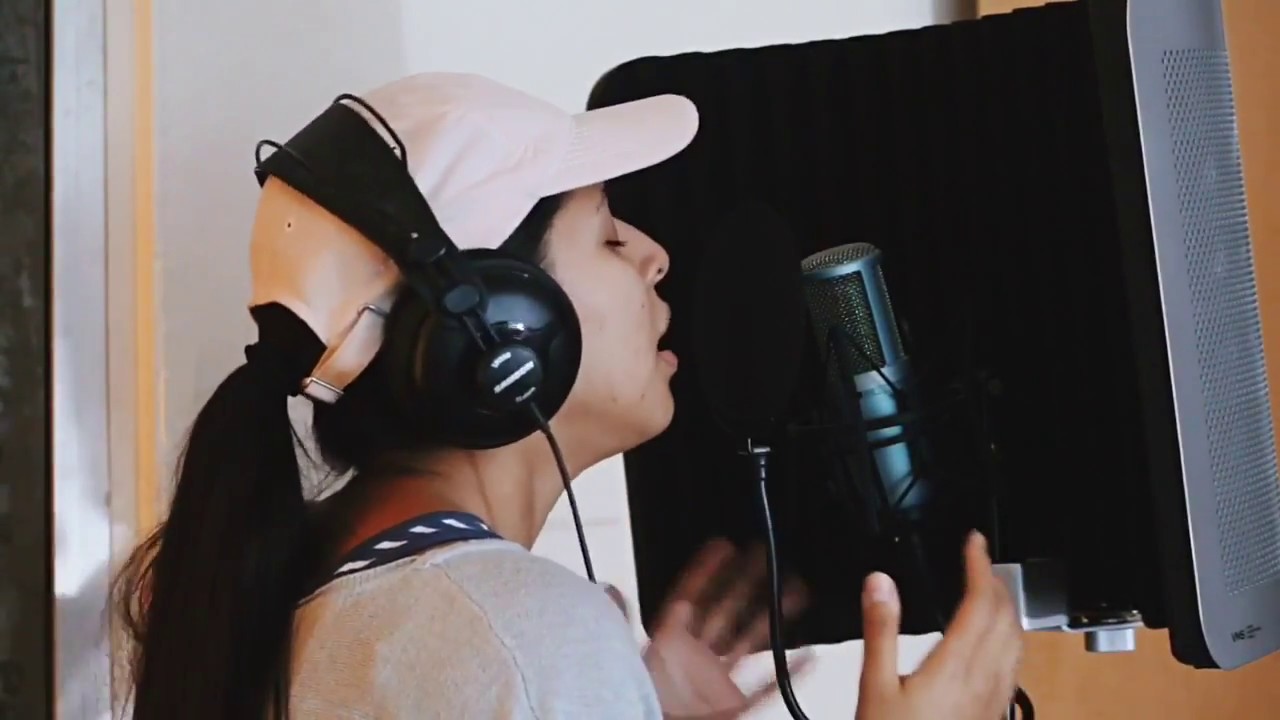 Levanto Mis Manos - Cover by Lovlee Monica