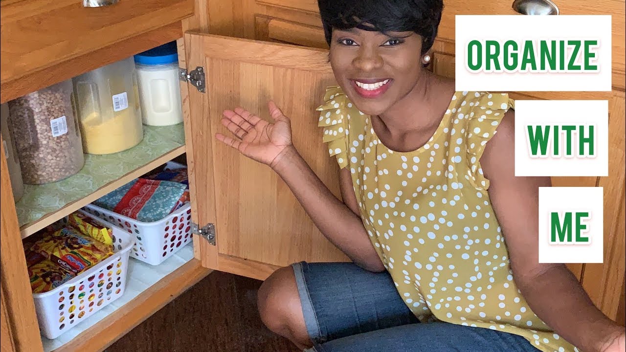 ORGANIZE WITH ME / HOW I ORGANIZE MY NIGERIAN FOOD IN MY KITCHEN CABINET