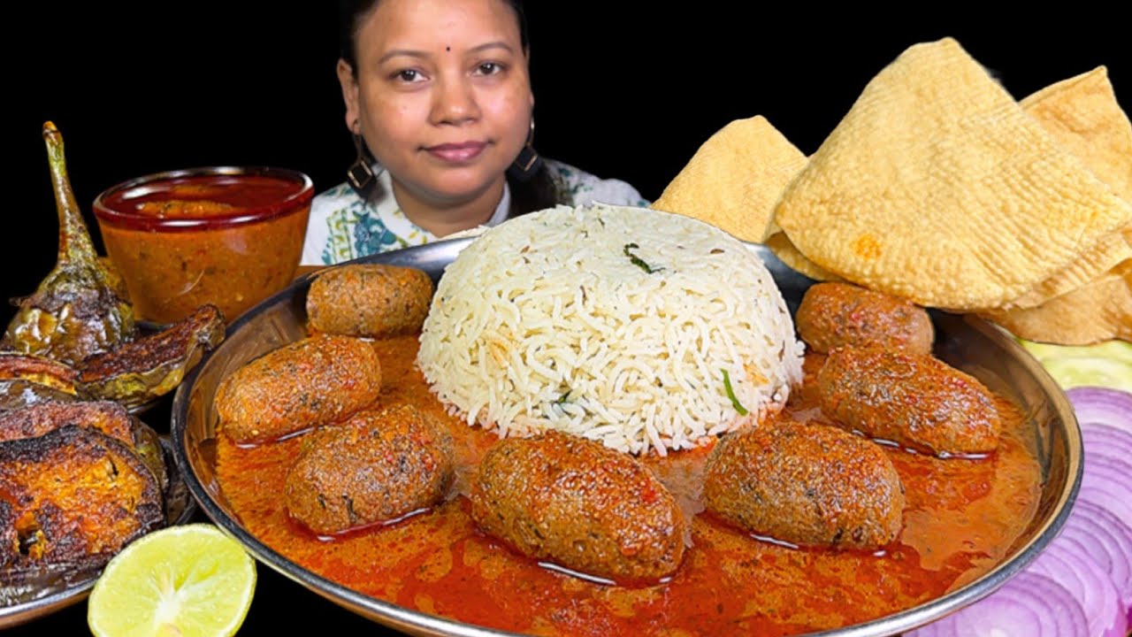 EATING RAW BANANA KOFTA CURRY WITH JEERA RICE, BRINJAL FRY, PAPAD & SALAD | EATING SHOW