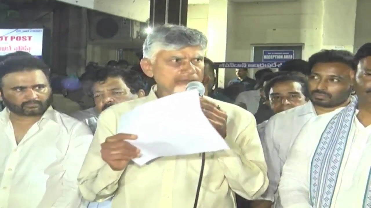 కాకినాడ జిల్లా, వేట్లపాలెం బాణసంచా ప్రమాద బాధితులకు ముఖ్యమంత్రి పరామర్శ