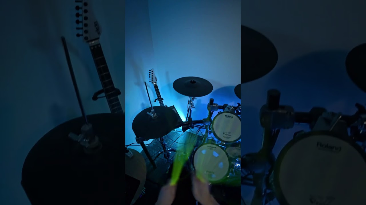 Iconic drum intro! Papercut by Linkin Park 