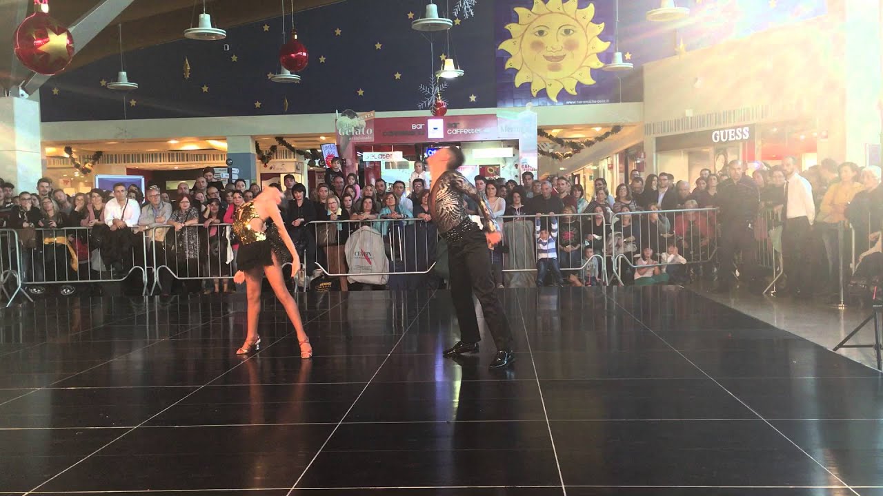 Ballando on the Road - CATANIA: Sofia Musumeci e Samuel Durso (salsa Portoricana)