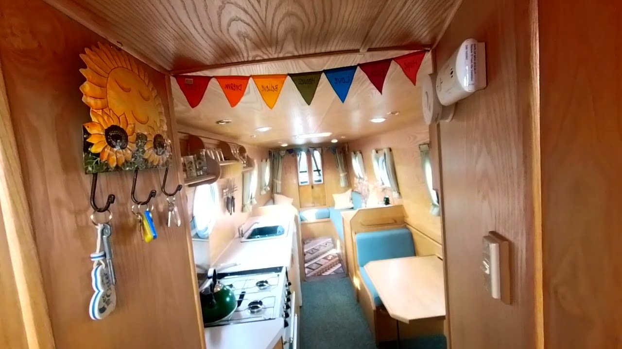 Narrowboat Sunshine - 30ft Cruiser Sea Otter