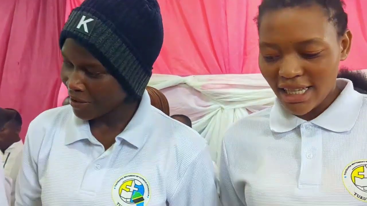 TAZAMA KIPINDI CHA UIMBAJI KILICHO SHANGAZA TUCASA TUKUYU KWAYA ZA DINI ZOTE KATIKA UZINDUZI 