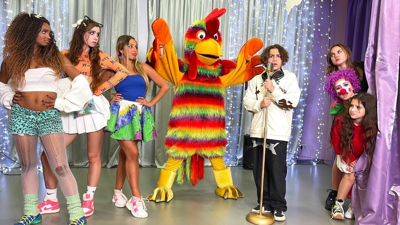 Amina zorganizovala koncert na Campusu 😍 Kdo přinesl do školy ohňostroj? | KiKiDo Campus Czech