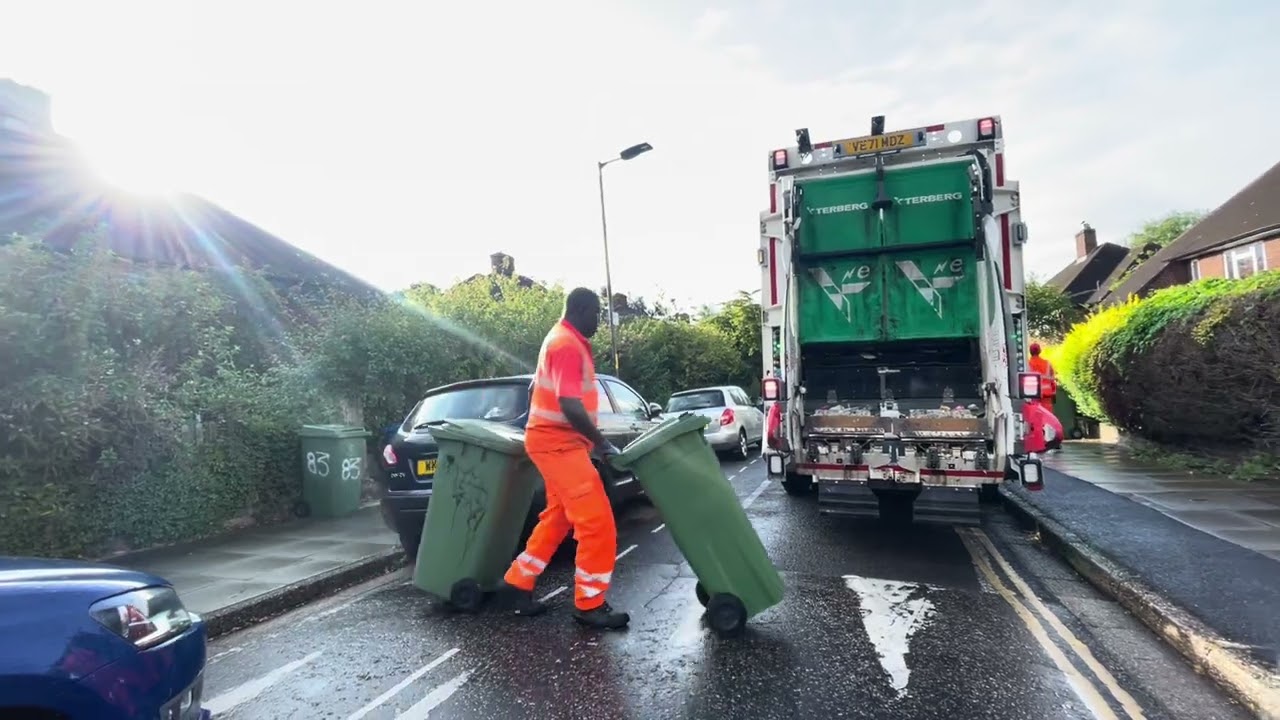 Dennis elite 6 refuse truck on general waste, MDZ