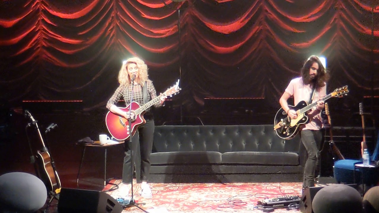 Tori Kelly and Mateus Asato 