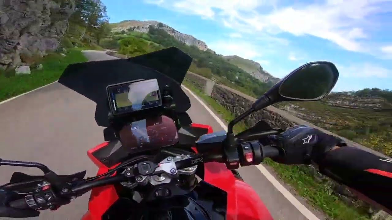 RECORREMOS LOS VALLES PASIEGOS EN LA BMW S1000XR 2023