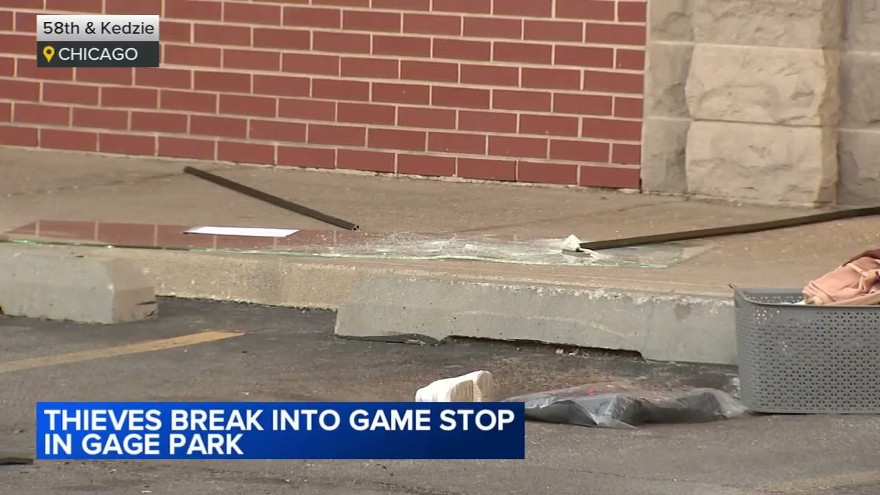 4th GameStop becomes victim to smash-and-grab this month, Chicago police say