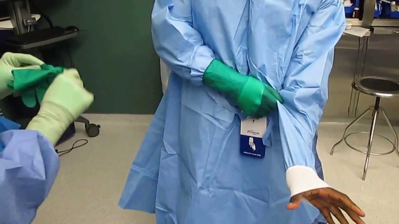 Open Gowning and Gloving in the OR. MWMC Podiatry