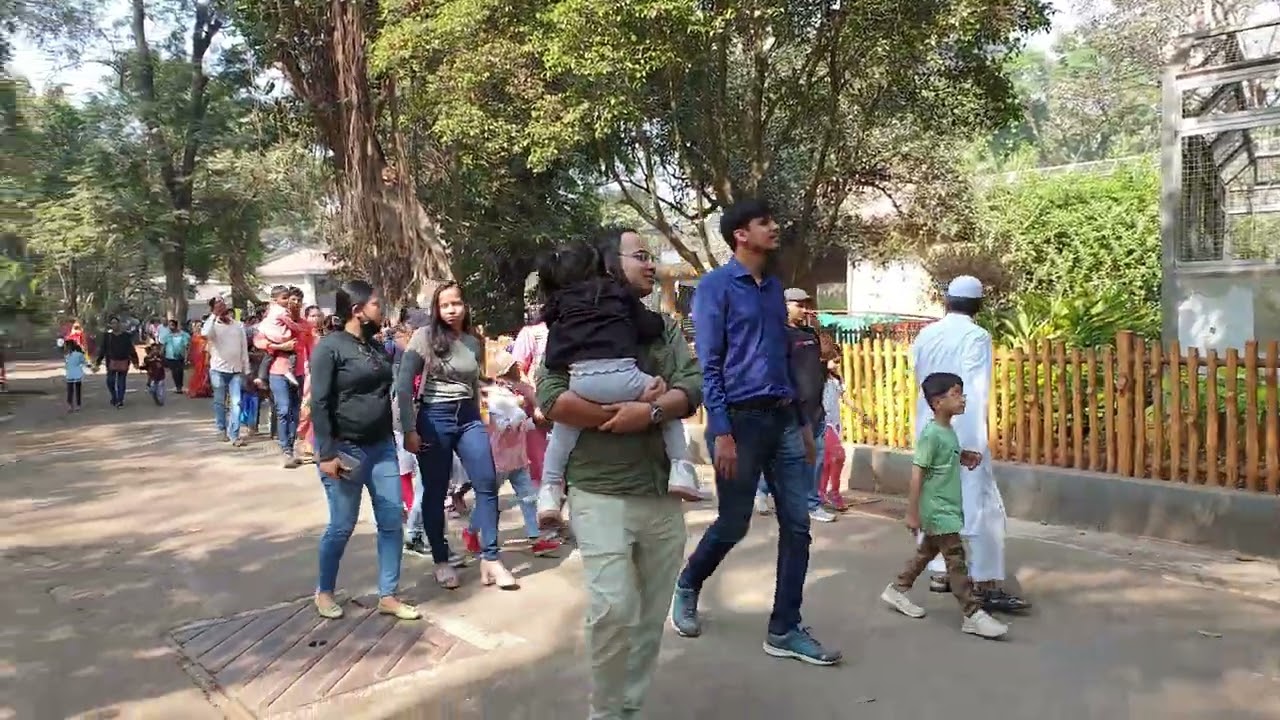 4K.60 FPS VISITORS WALKING INSIDE RANI BAUG BYCULLA MUMBAI.VIDEO BY ADIL DARUWALLA.