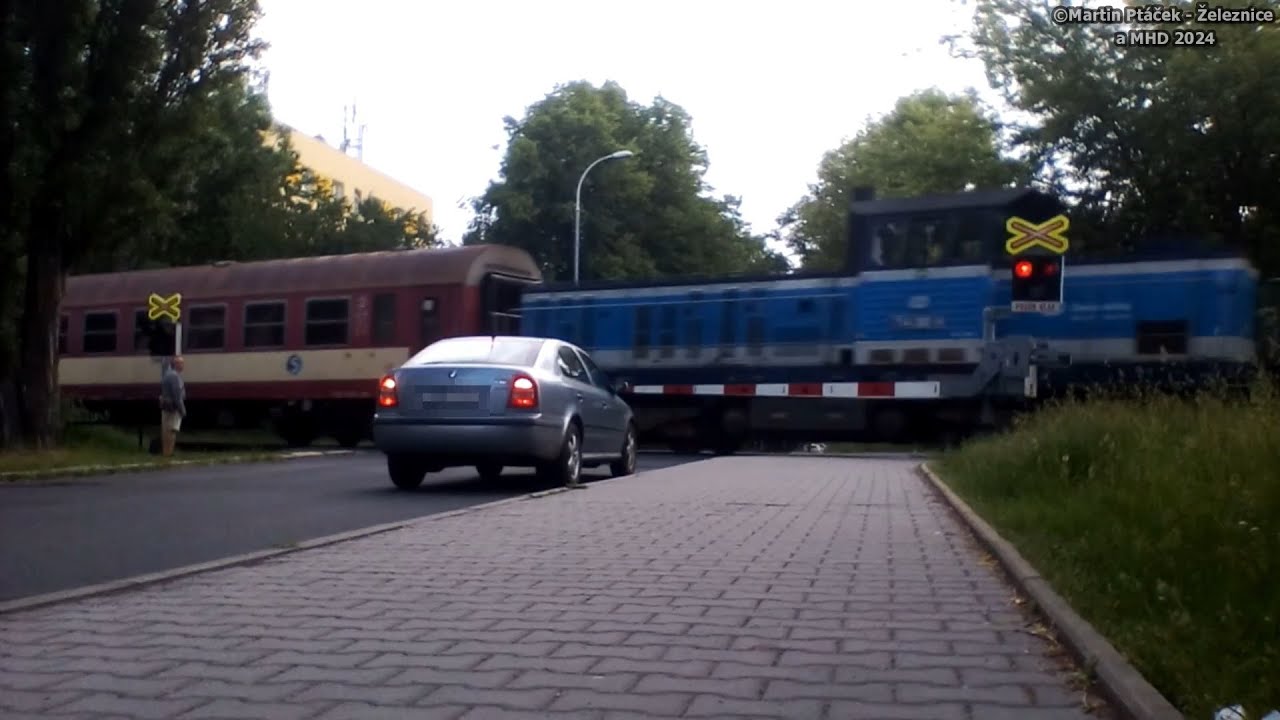 ARCHIV 2019: železniční přejezd Kladno-Sletiště - P2444 / 10.06.2019 / Czech railroad crossing