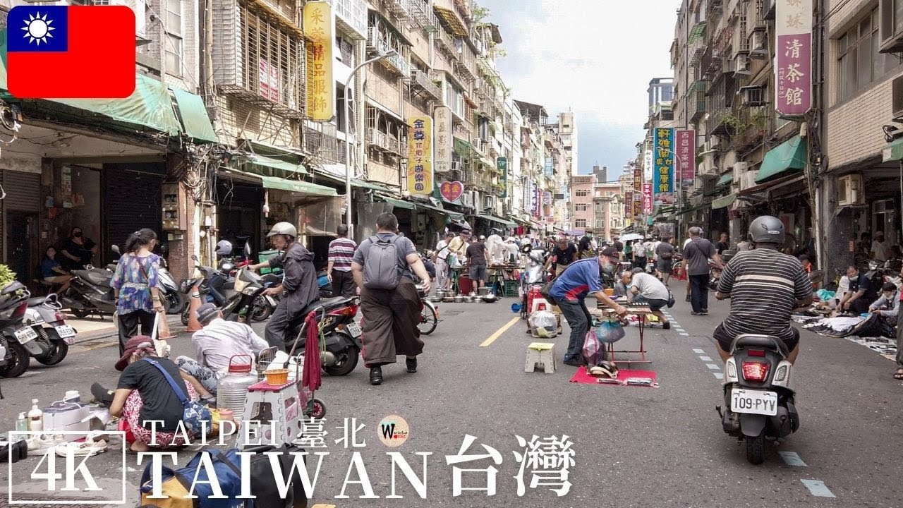 Lungshan Temple in Taipei - Taiwan Walking Tour 4K 龍山寺 台湾台北旅行
