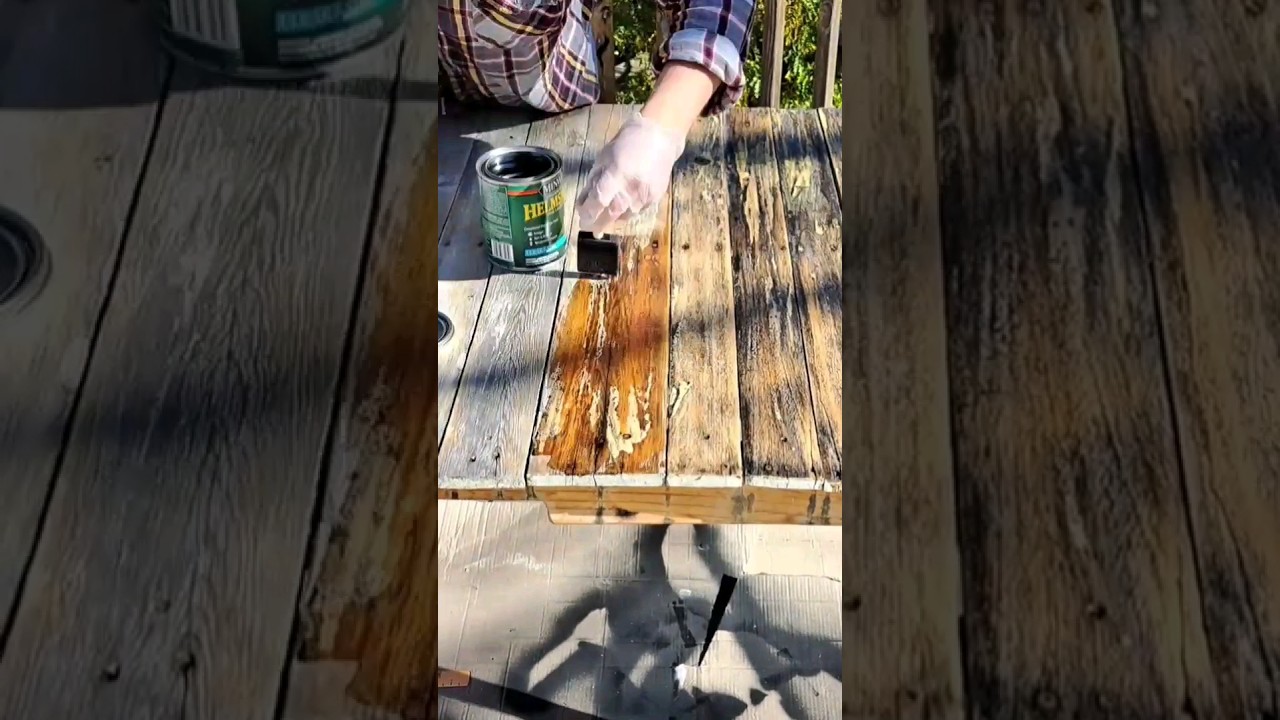 DIY Outdoor Pallet Wood Table Refinish #diy #palletfurniture #palletwood #restoration #woodworking