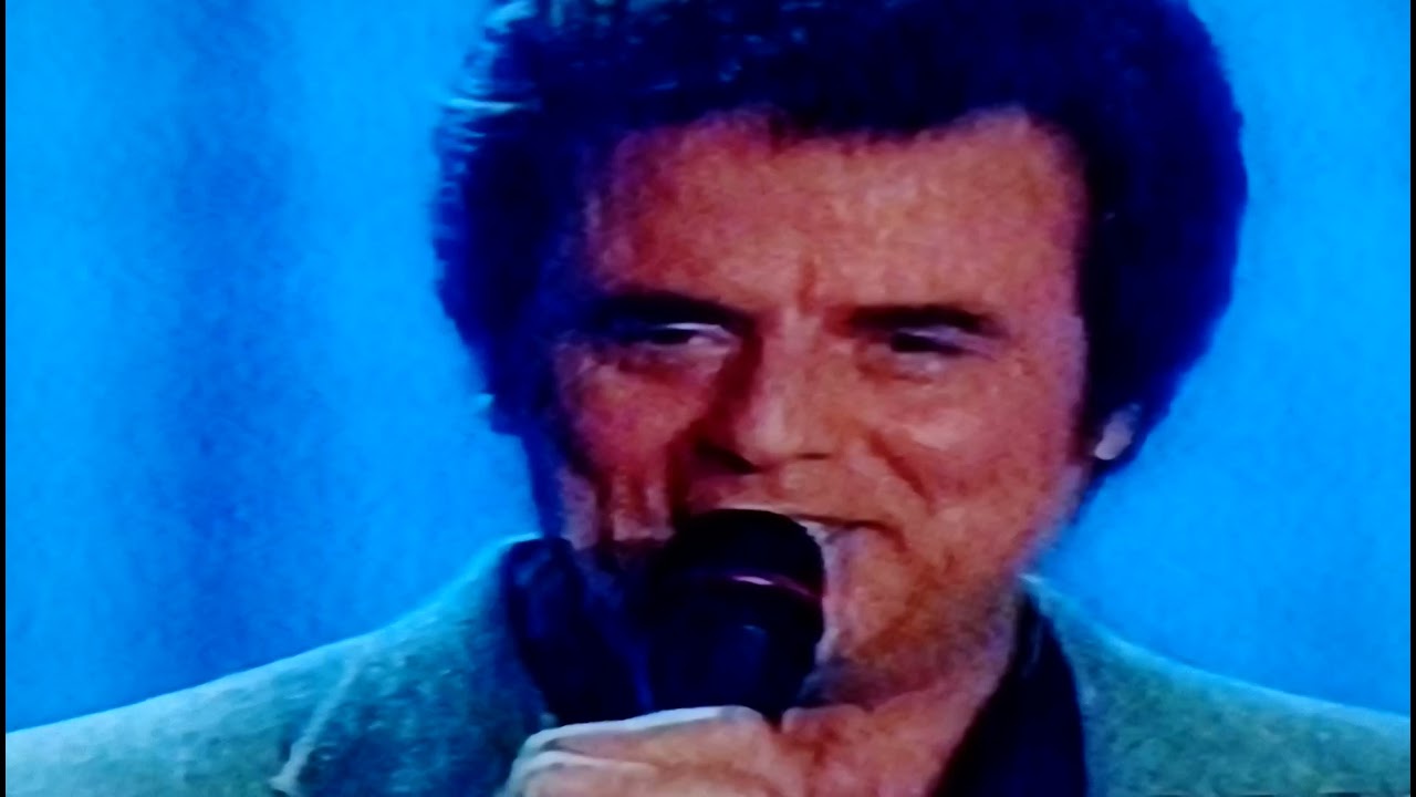 Little Tony un uomo piange solo per amore