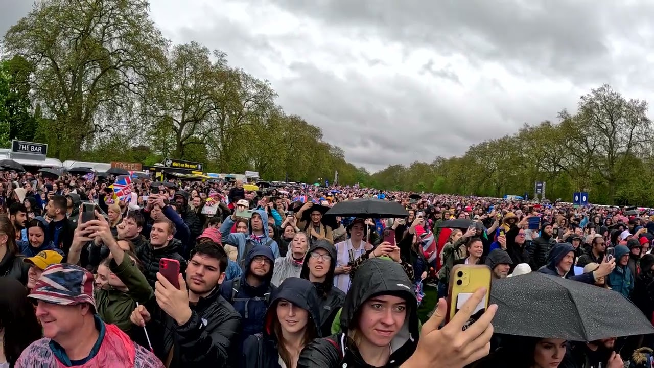 Crowd reaction in Hyde Park the moment Charles III is crowned King.