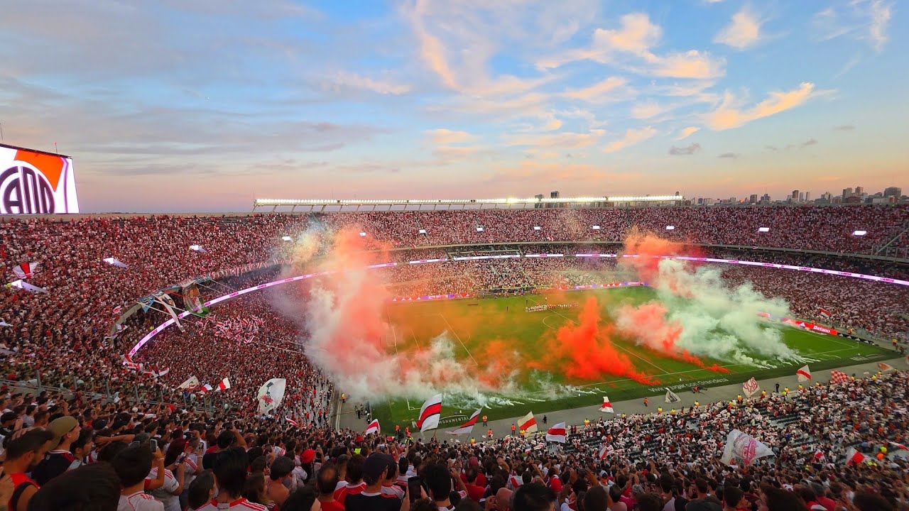 🔥 El RECIBIMIENTO en LA VUELTA a EL MONUMENTAL ⬜️🟥 vs Gimnasia