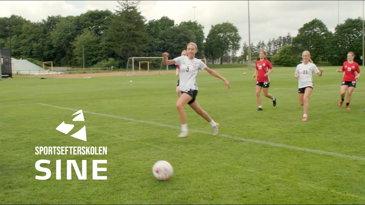 Pigefodboldlinjen på Sportsefterskolen SINE