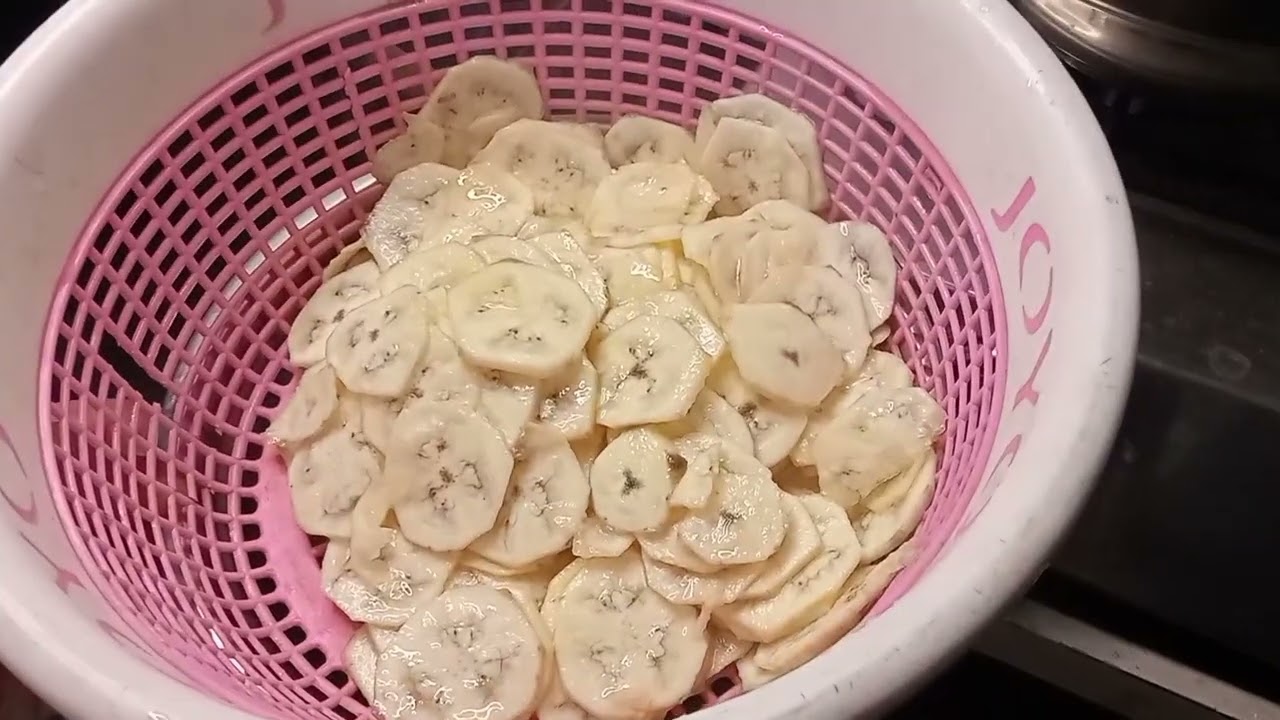 कच्चे केले का चिप्स (kacche kele ka chips recipe in hindi)  😍😋💖💕 #viral #shorts #ytshorts #tranding