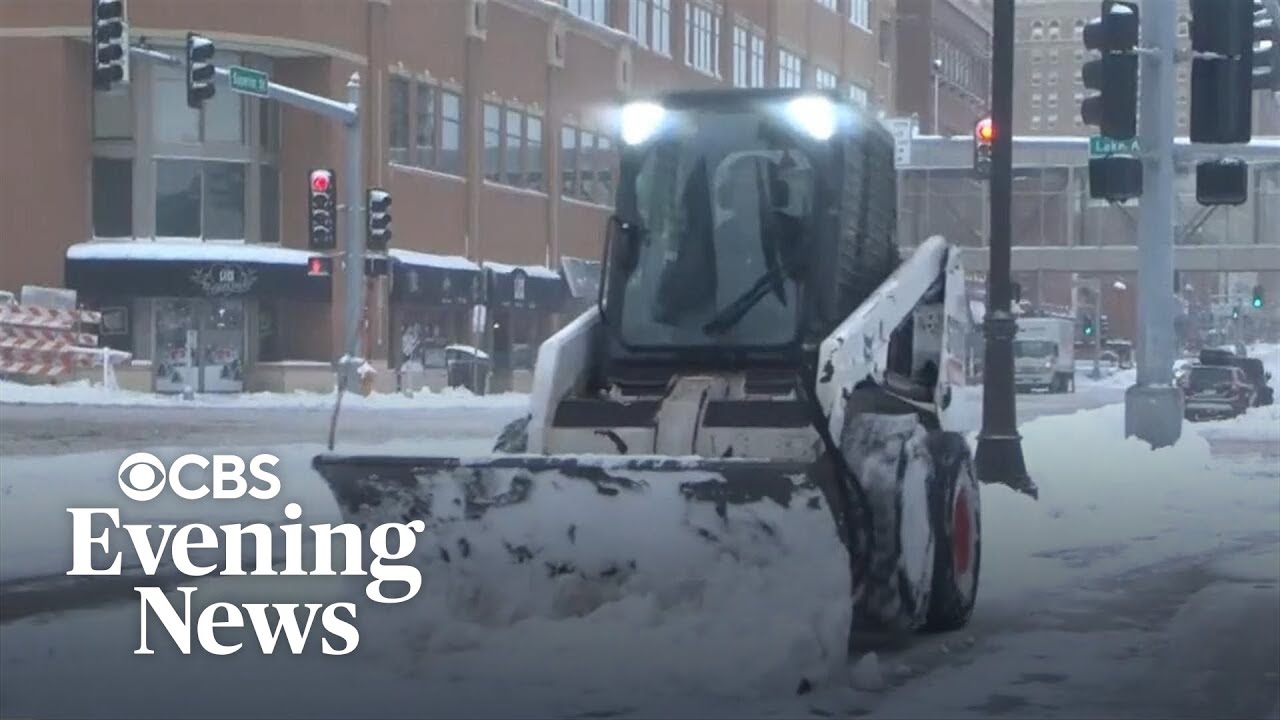Heavy snow snarls traffic in Midwest as millions take to the roads for Thanksgiving