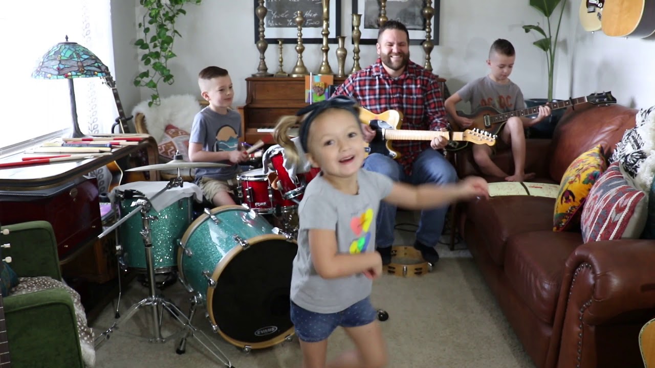 Colt Clark and the Quarantine Kids play 