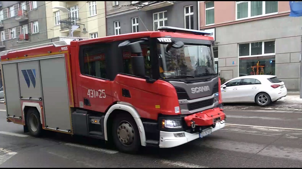 Przejazd alarmowy zastępu 431[G]25 z JRG 1 Gdynia / Fire Brigade responding code 3