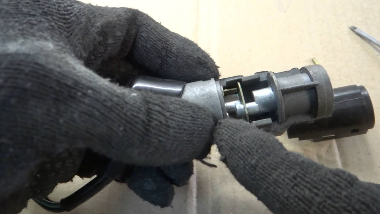 Как разобрать замок зажигания скутера Honda