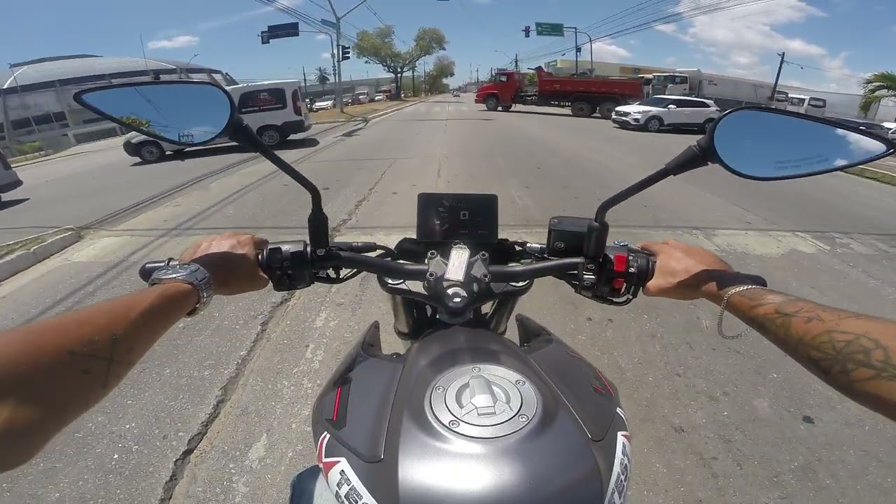 Primeiro role de SBM 400 em recife que moto incr&iacute;vel