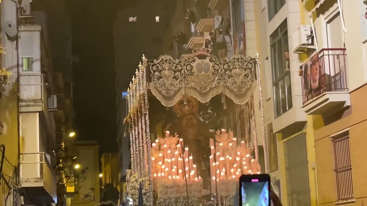 Petalada Virgen de la Victoria 2023. Calle Aviador Ramón Franco. Huelva