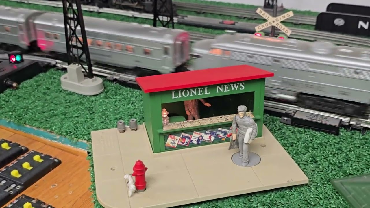 Operating Vintage 1950s Lionel Passenger Trains! #lionel #trains 