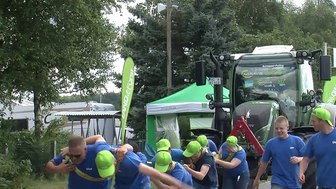 Mit kr&auml;ftigem Hauruck: Tarmstedter Schlepper-Pulling 2014.