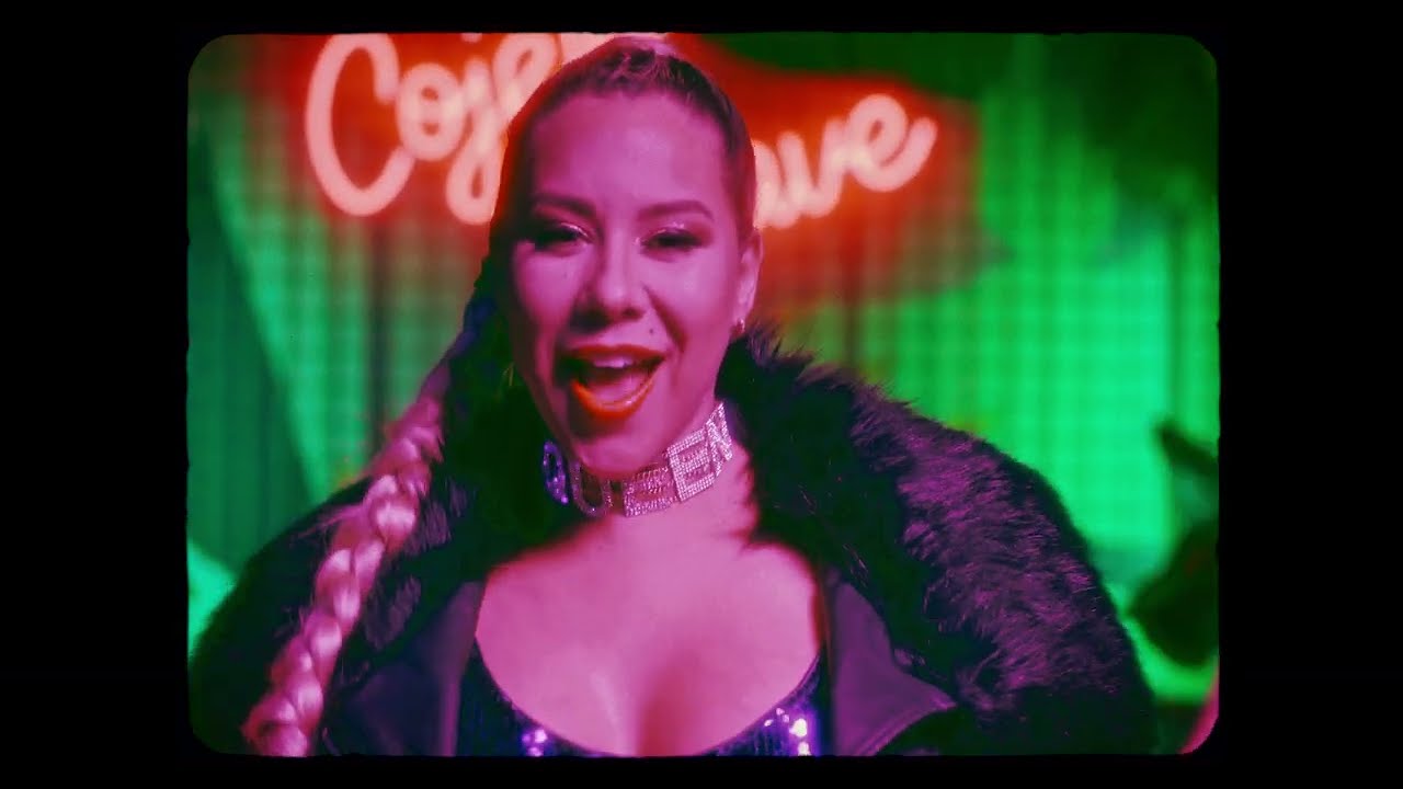 Srta, Dayana - Me Va Mejor (Video Oficial)