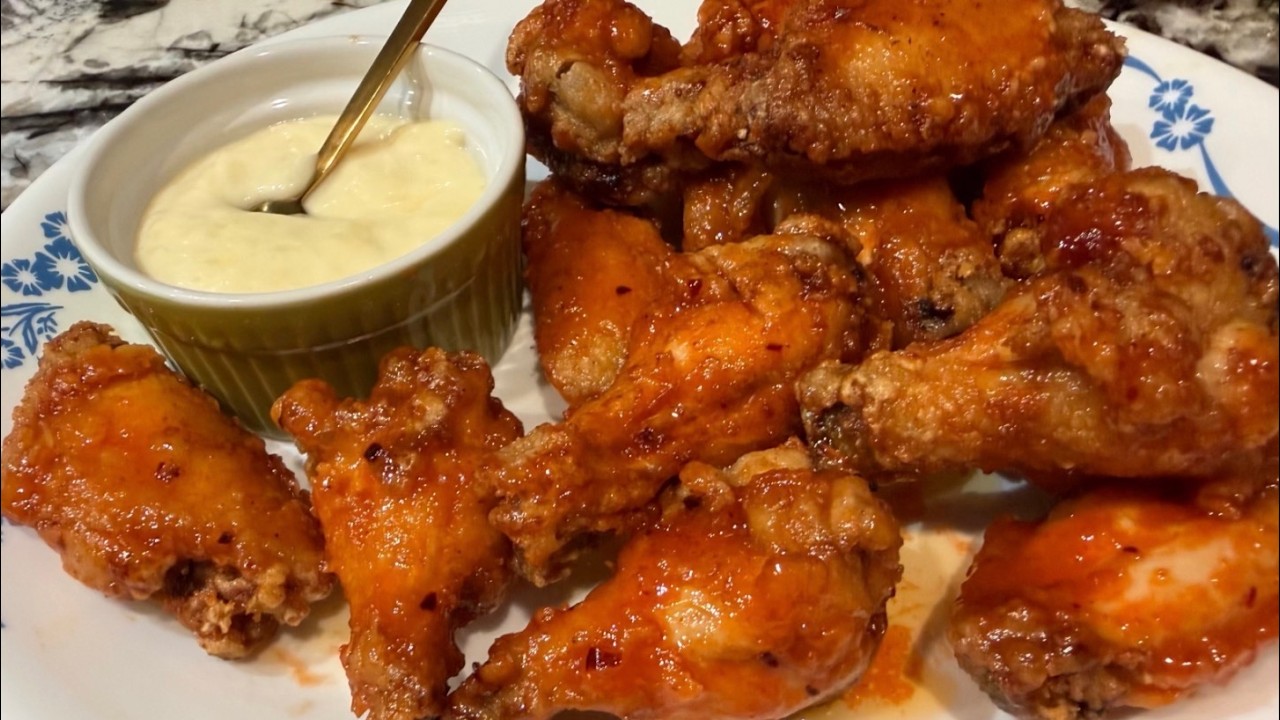 THE BEST CRISPY BUFFALO WINGS RECIPE