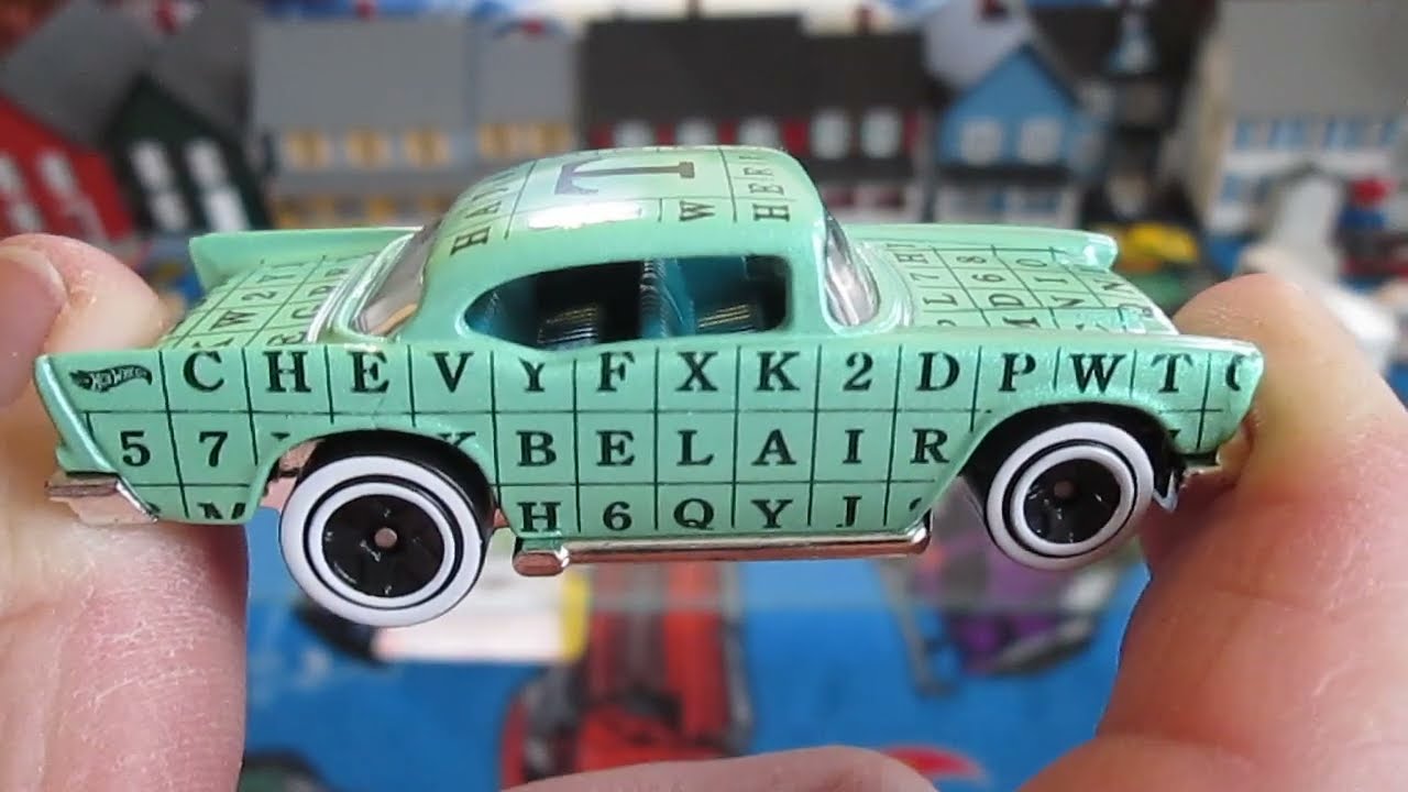 Распаковка и обзор игрушечной машинки Hot Wheels 