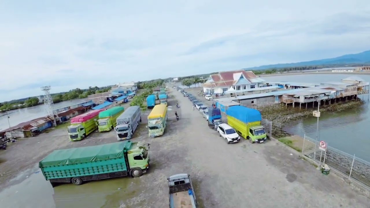 PENYEBRANGAN KAPAL VERY PELABUHAN SIWA
