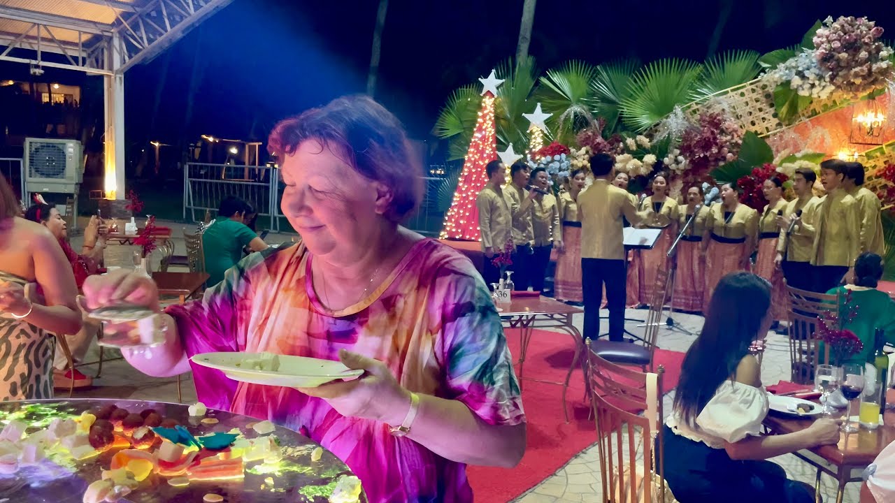 AMAZING CHRISTMAS EVE CELEBRATION IN THE PHILIPPINES WITH UNLY BUFFET