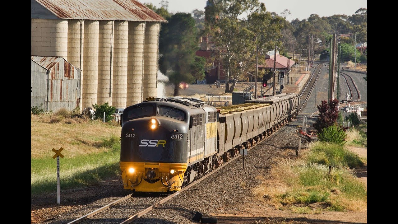 9152 - S312 S317 loaded grain from Manangatang at Maryborough