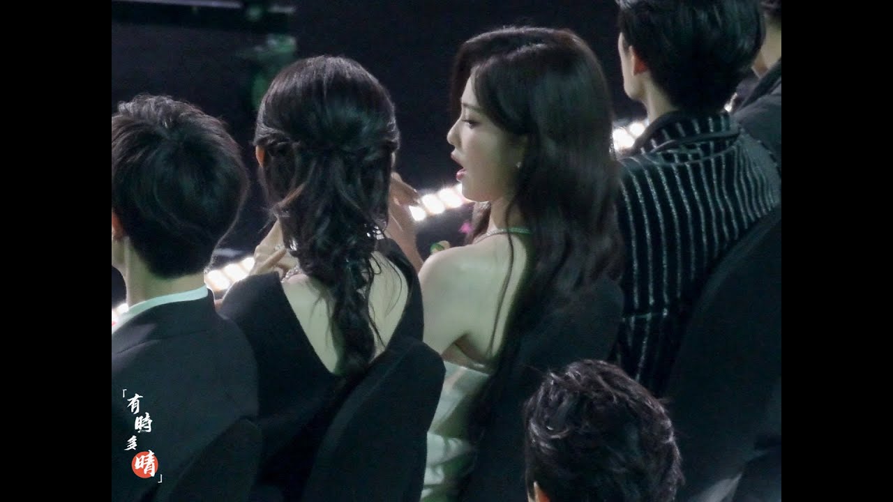 Meng Ziyi and Bai Lu just became the ultimate HYPE DUO at Starlight Awards! 🎤❤️
