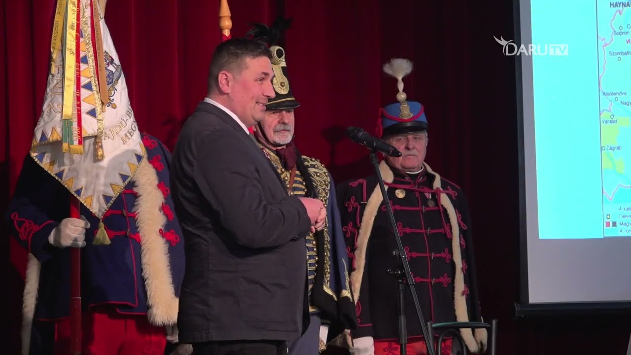 ”Fényesebb a láncnál a kard” – rendhagyó történelemóra a Soós Imre Színházteremben