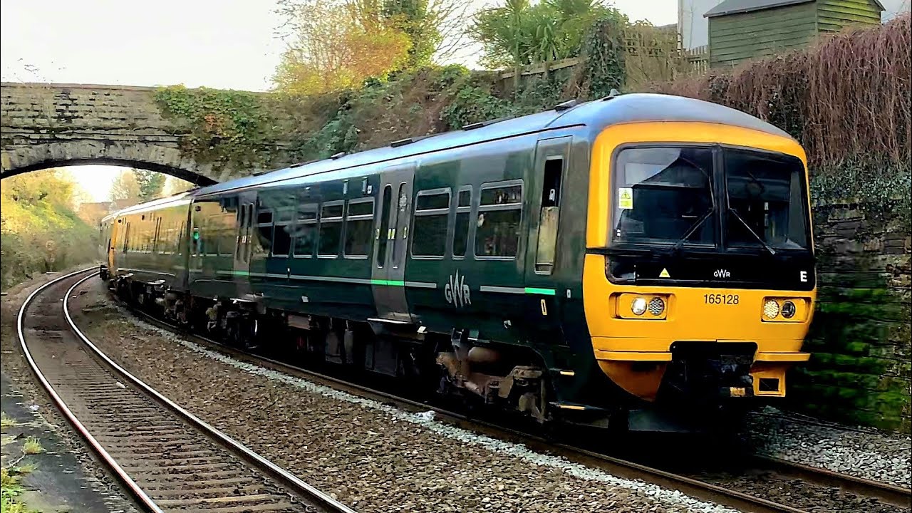 GWR Class 165+166 Entering Trowbridge 